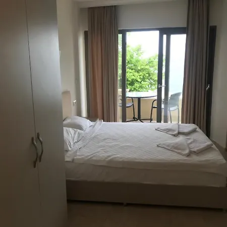 Can Apartments アパート *