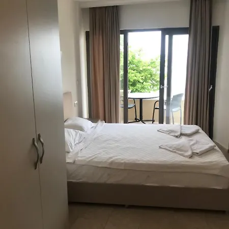 Can Apartments アパート *