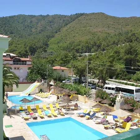 Can Apartments アパート